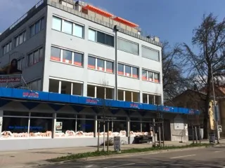 Praxisgebäude Gutenbergstraße 9b mit „Betten Nägele“ im Erdgeschoss