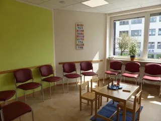 Wartezimmer mit Kinderecke